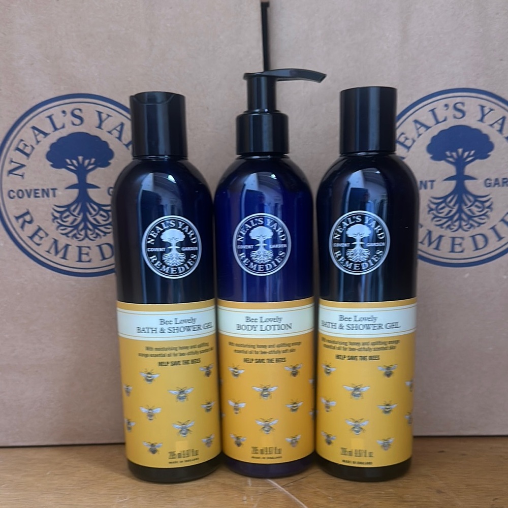 Neal‘s Yard Remedies Bee Lovely set: 2 bath & shower gels, 1 body lotion NEW
